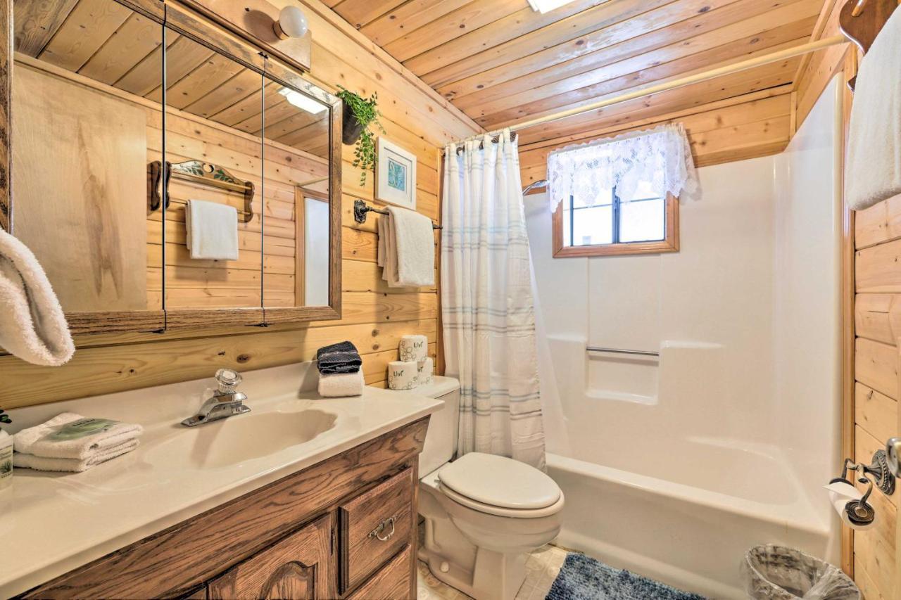 Rustic Duck Creek Village Cabin With Fire Pit! מראה חיצוני תמונה